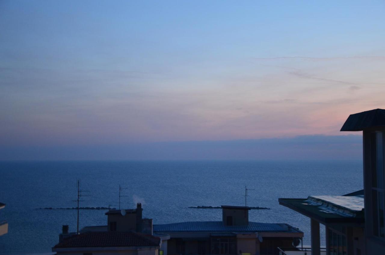 Luxury Bellevue Centro Citta Apartman Pescara Kültér fotó